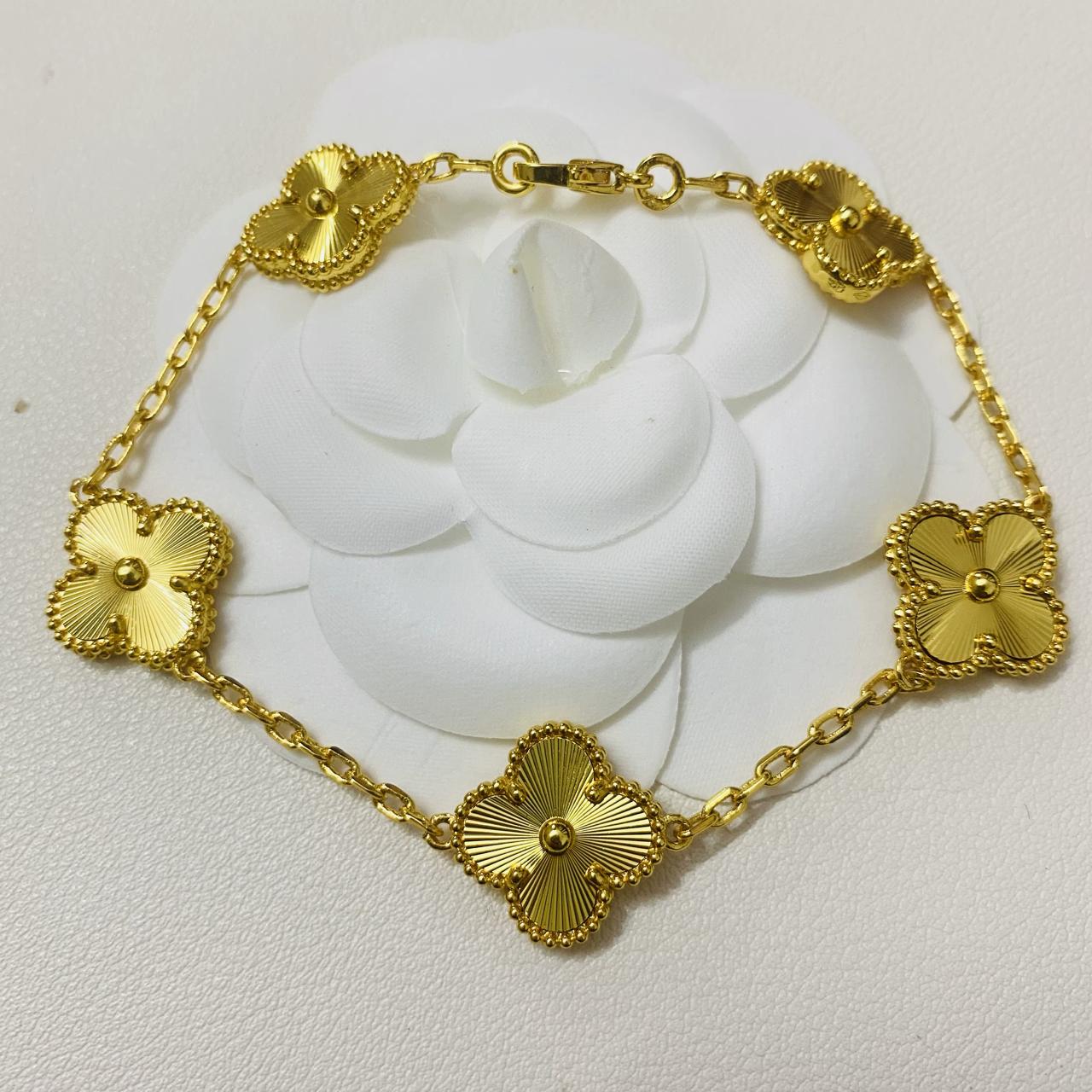 سلسلة وانسيال الوردة بلون ذهبي