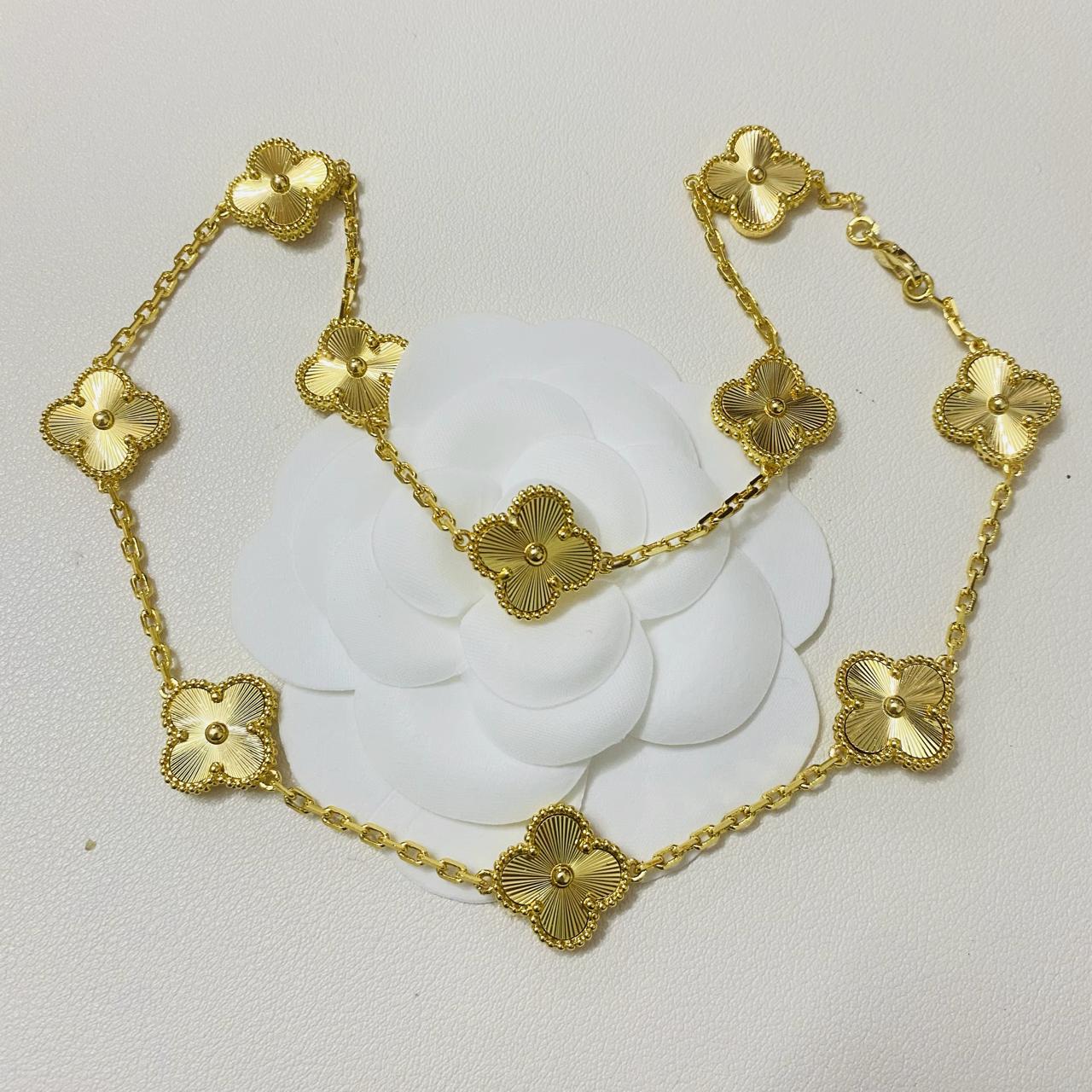 سلسلة وانسيال الوردة بلون ذهبي