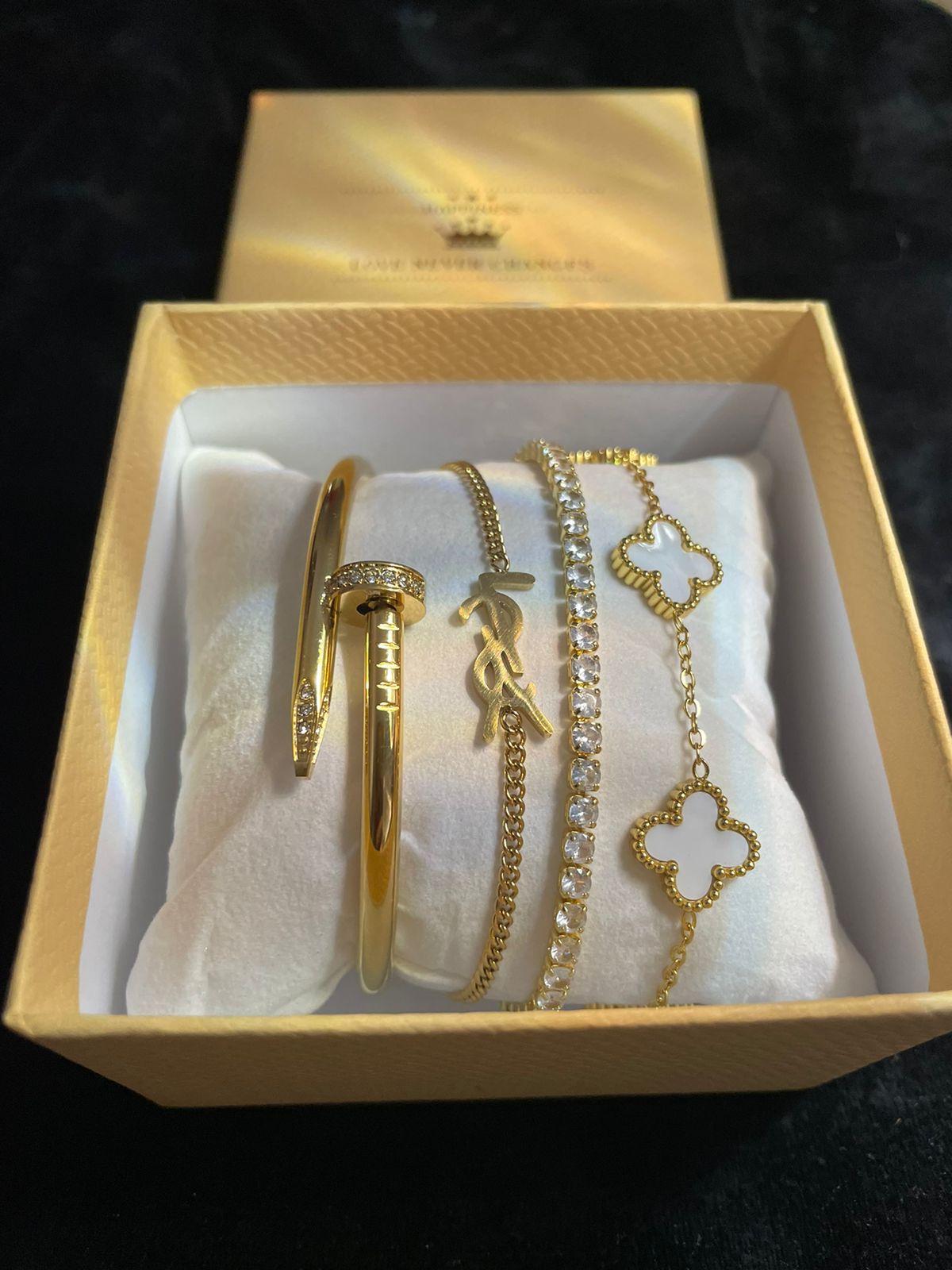 التوصيل بالمجان✅bracelets (van cleef_riviere_clou_cartier_saint Laurent) meilleur pack 😍🔥  باك براسلي بجميع الانواع💫